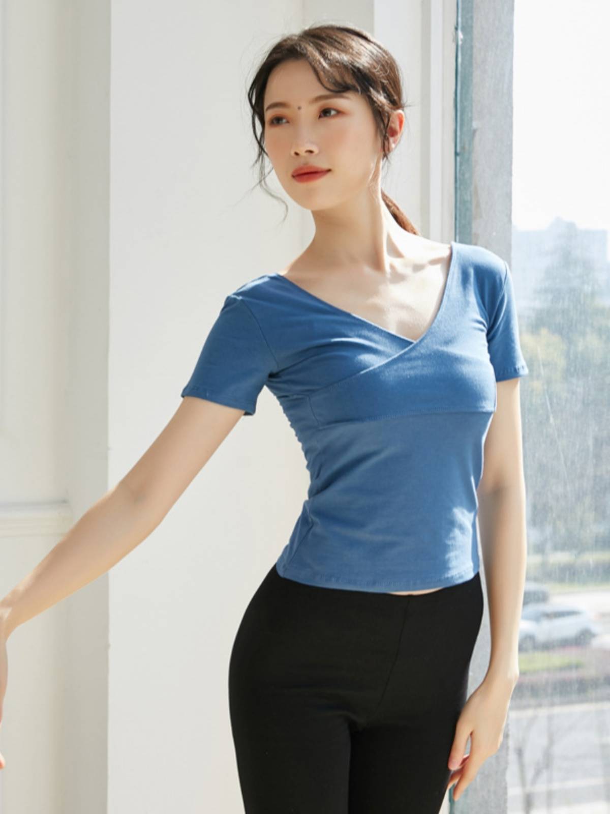 Dance practice service female adult V -neck short -sleeved clothes ballet dance service women's top national Chinese Latin dance