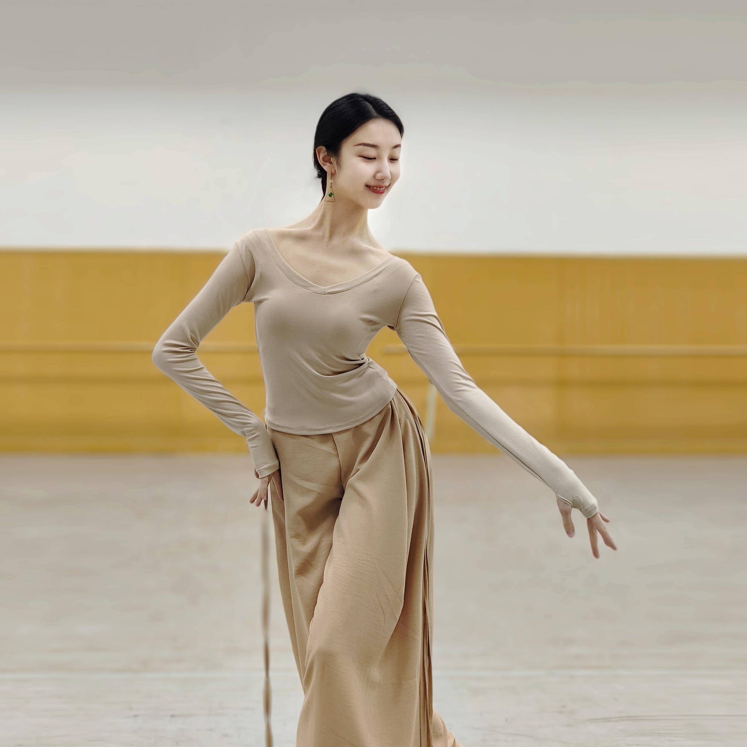 Autumn and winter dance service V -neck training service classical dance modern dance modern dance Chinese dance ballet sports clothes base training yoga clothing female