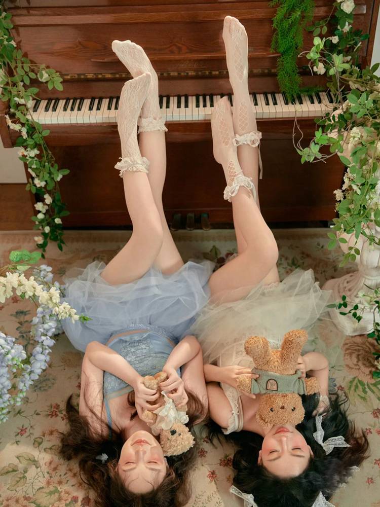 The theme of the movie movie theme new small fresh girlfriend ballet girl retro photo graduation season girl art photos clothing