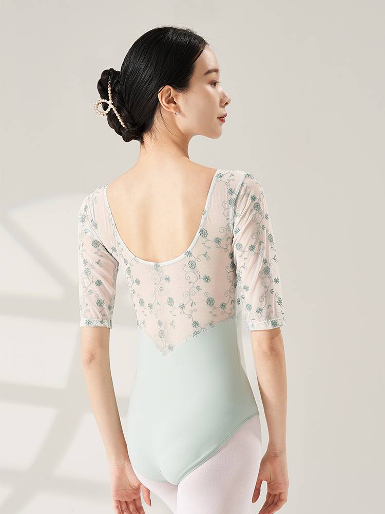 Dance service female gymnastics, gymnastics, ballet practice connecting Chinese classical body performance, high -grade art test adult new model
