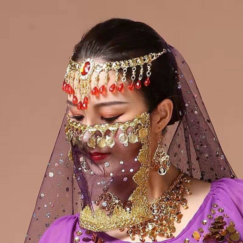 The red veil and the classic turban and tummy veil for a live and sexy dance