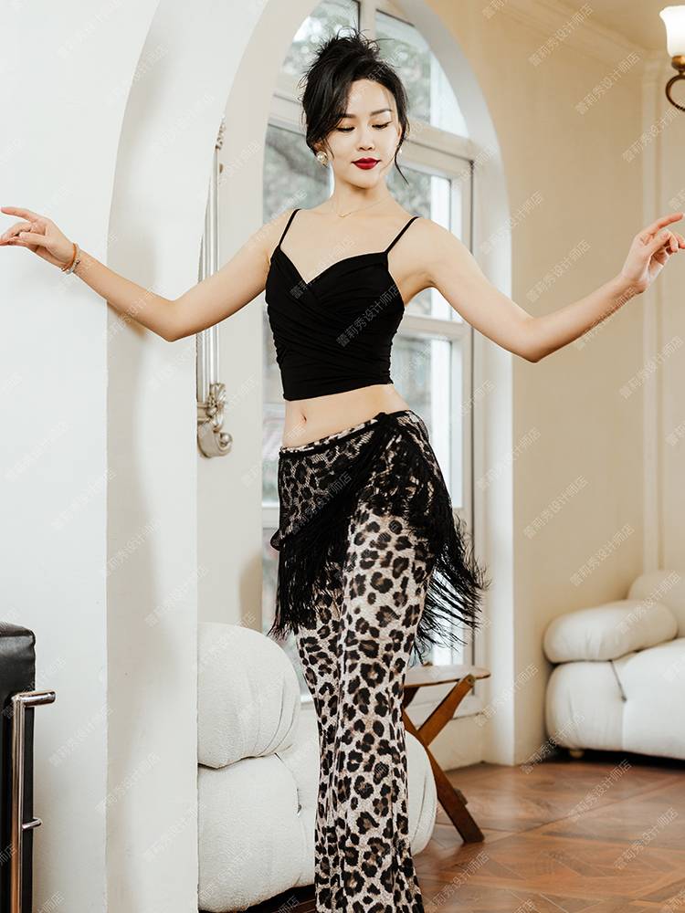 Reilly Show Lee Jing-Jing's new 2024 hot-butt-tip-tip-tip Latin troupe chain