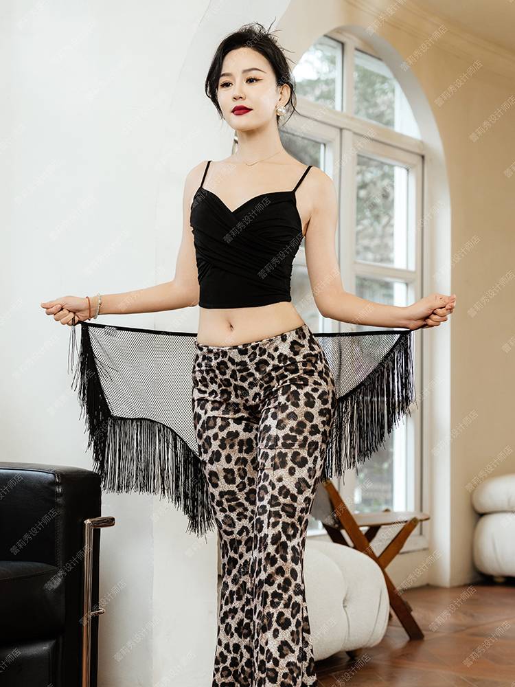 Reilly Show Lee Jing-Jing's new 2024 hot-butt-tip-tip-tip Latin troupe chain