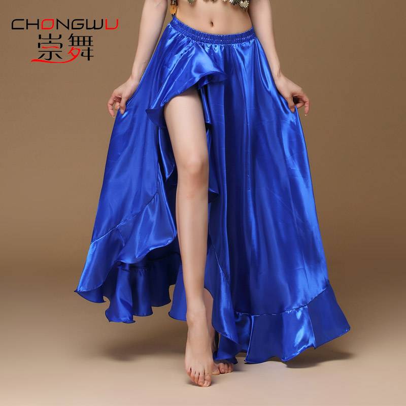 Belly dance Indian dance showing clothes under the unilateral bilateral split on the lower body long skirt