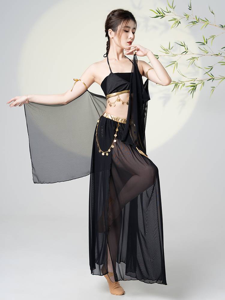 The new belly dance table performances are sexy exotic and exotic Oriental Dance Practice Troupe