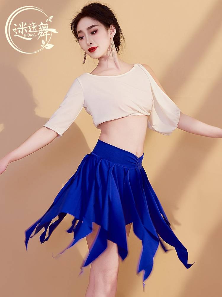 A short-sweet dance costume in an innovative 2024 summer belly-dancing dress