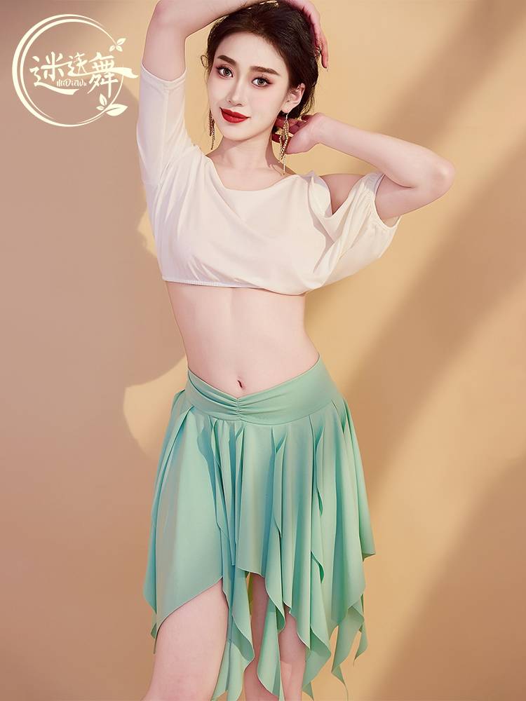 A short-sweet dance costume in an innovative 2024 summer belly-dancing dress