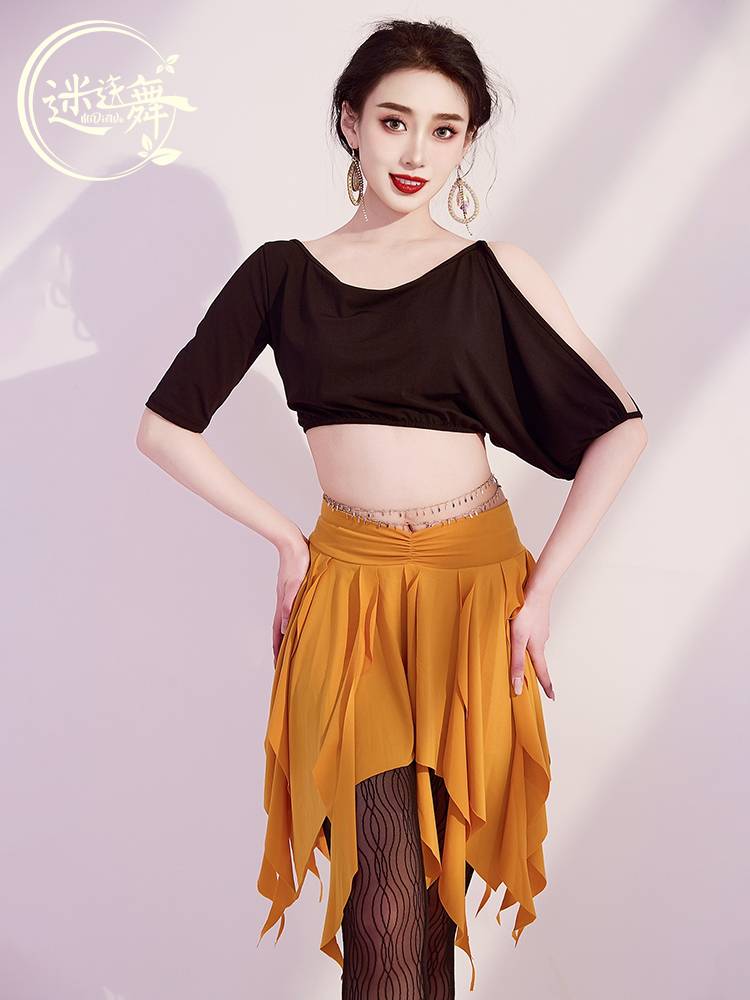 A short-sweet dance costume in an innovative 2024 summer belly-dancing dress