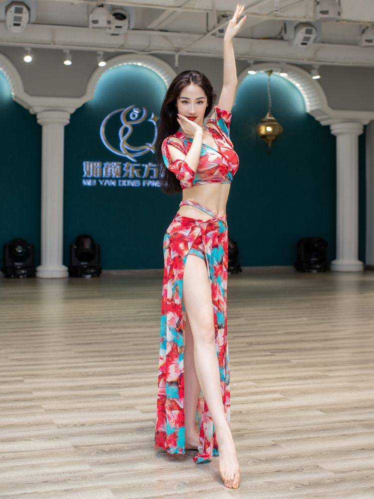 Belly dance service female 2024 new net celebrity, the same medium sleeve sexy high -end mesh practice service performance service