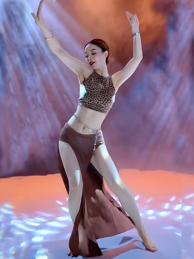 Zuohan Menglu's new belly dance early autumn and early autumn junior high school practice service performance service leopard oriental dance group service dance fairy
