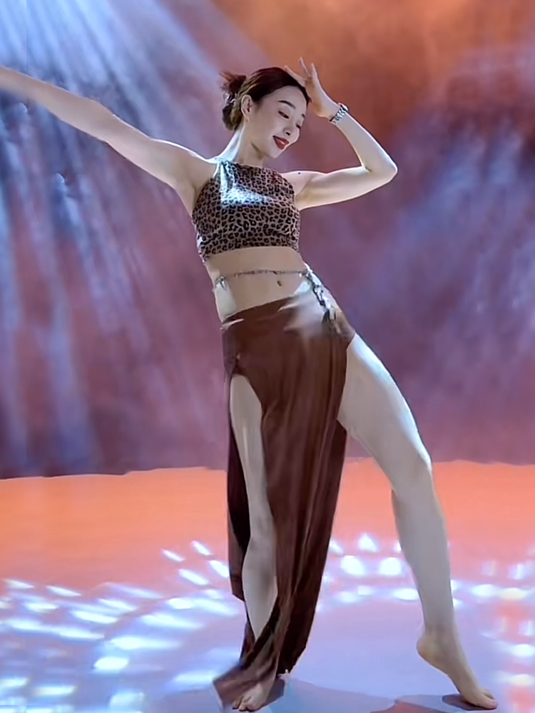 Zuohan Menglu's new belly dance early autumn and early autumn junior high school practice service performance service leopard oriental dance group service dance fairy