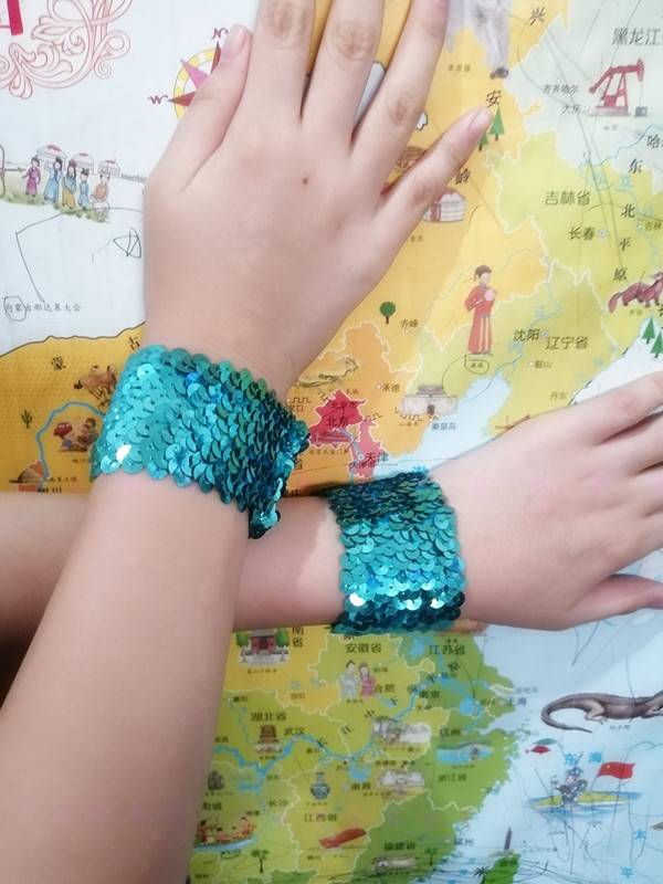 Adult loose sequinity Handrip -to -day hand decoration ethnic dance props characteristic dance wrist strap sequins dancing bracelet