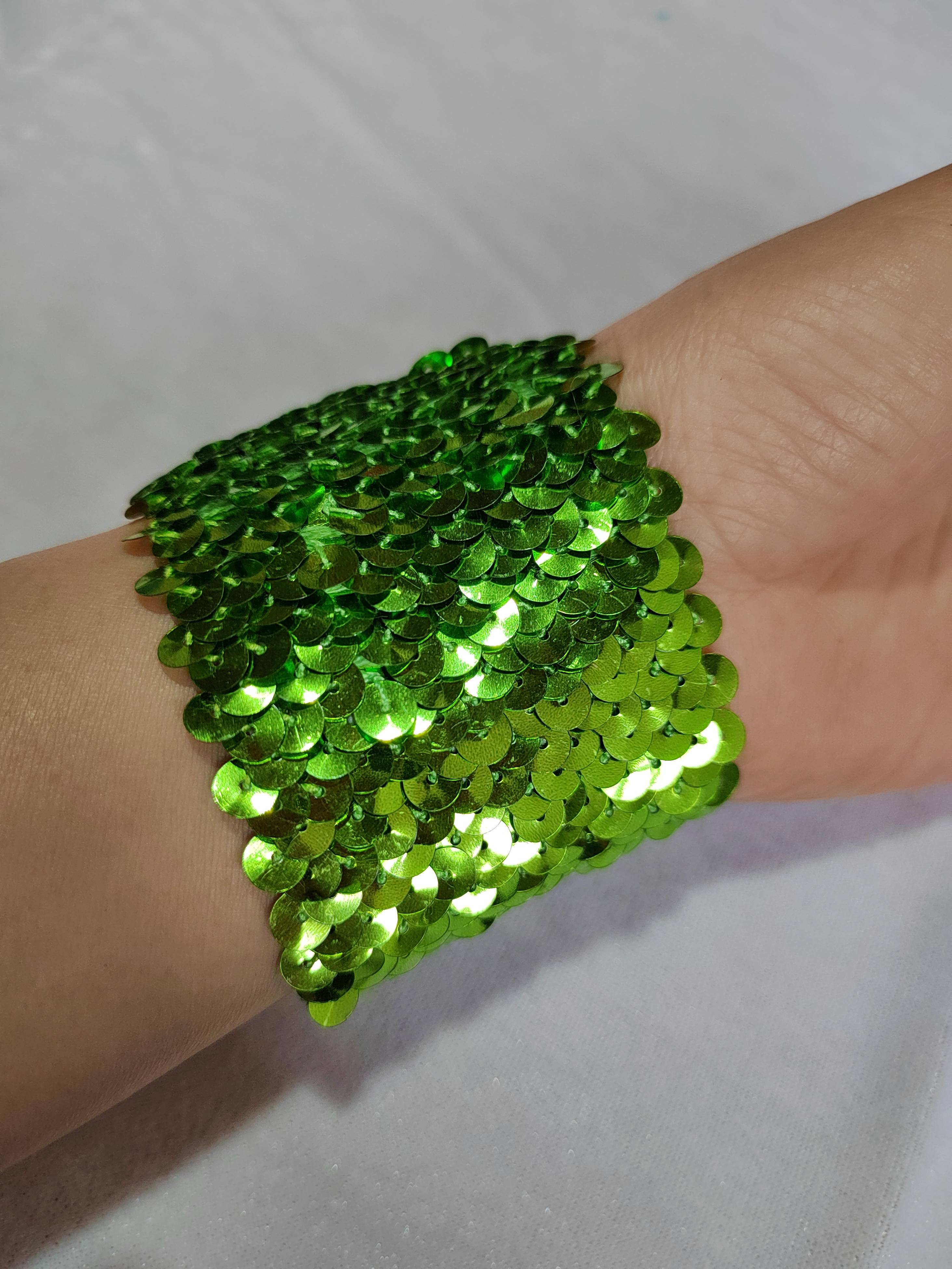 Adult loose sequinity Handrip -to -day hand decoration ethnic dance props characteristic dance wrist strap sequins dancing bracelet