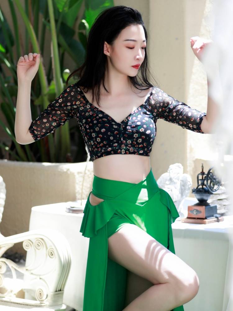 Ji Xiaobai's original belly dance oriental dance is cool on the chilled small floral high bombs high -air ventilation, dance service dance service short new
