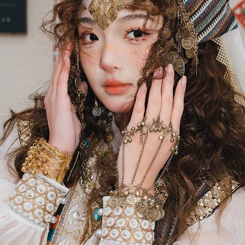 Ethnic wind arms ring ancient wind bracelet belly dance bell bracelet dance bracelet Dunhuang tourism camera metal accessories