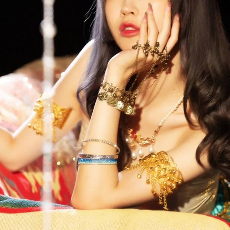 Ethnic wind arms ring ancient wind bracelet belly dance bell bracelet dance bracelet Dunhuang tourism camera metal accessories