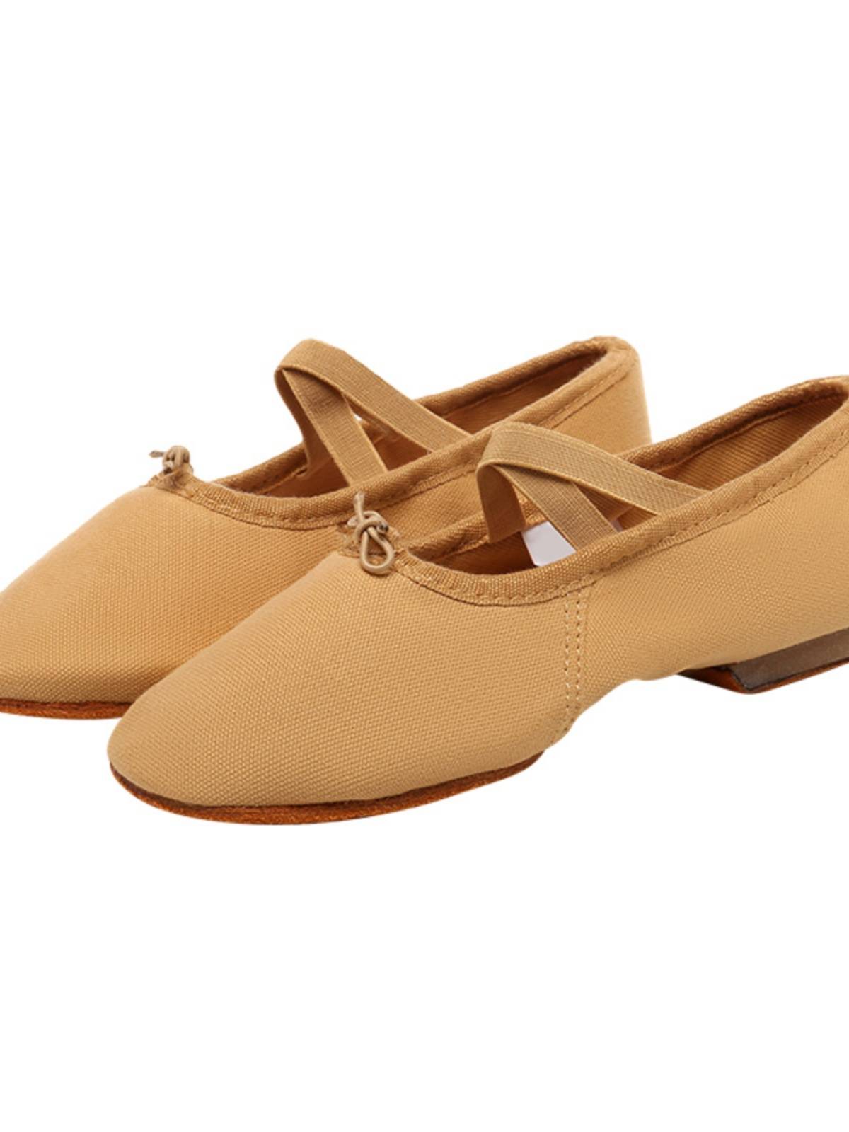 The Zenza teacher's shoe lady with her belly-skin-shoes and her classic ethnic dance shoes
