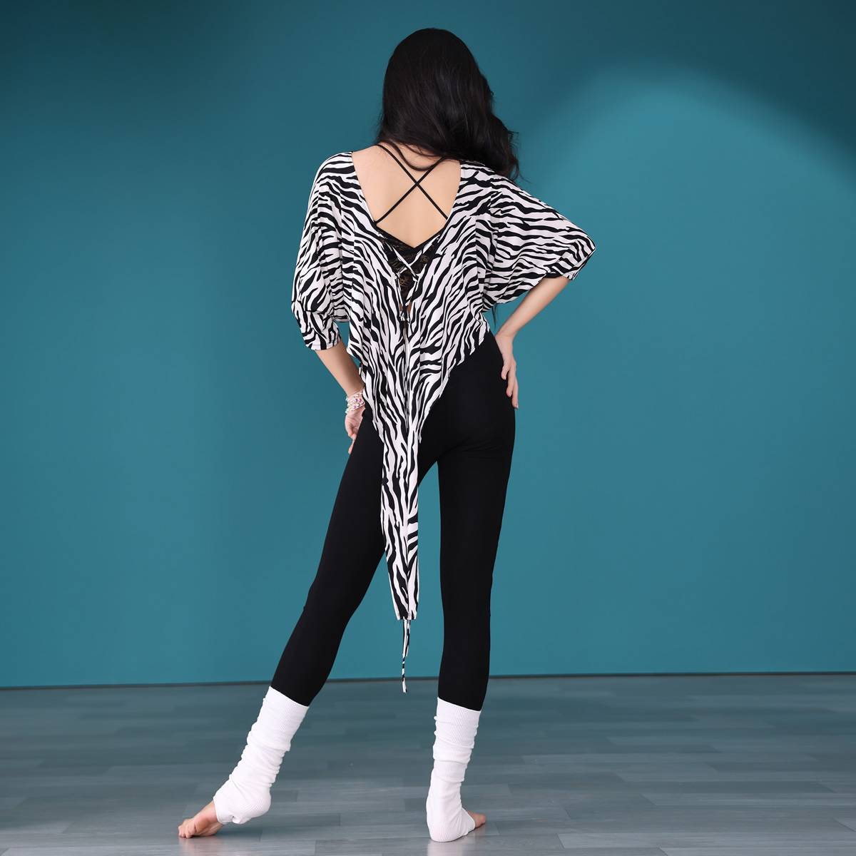 Dancer belly dance set 2021 new sexy leopard top top pants dance junior scholars practice practice service