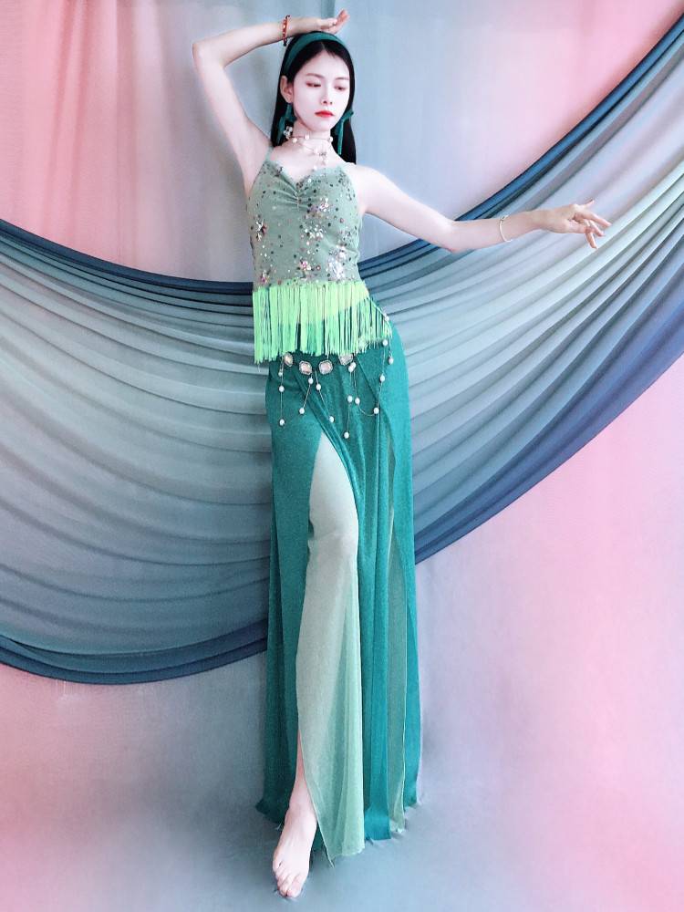 Baiya Qianhui 2024 spring and summer new belly dance clothing embroidery tassel set Oriental dance performance service