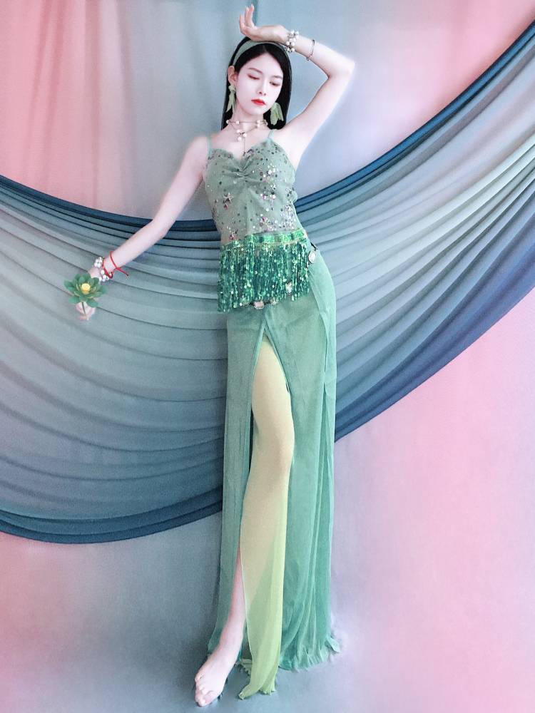 Baiya Qianhui 2024 spring and summer new belly dance clothing embroidery tassel set Oriental dance performance service