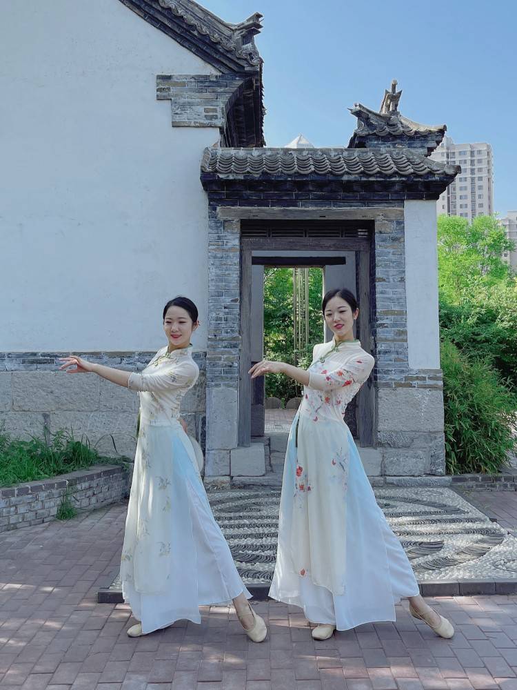♪ Dancing flag robes, young, high-end, new style ♪