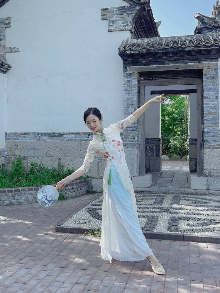 ♪ Dancing flag robes, young, high-end, new style ♪