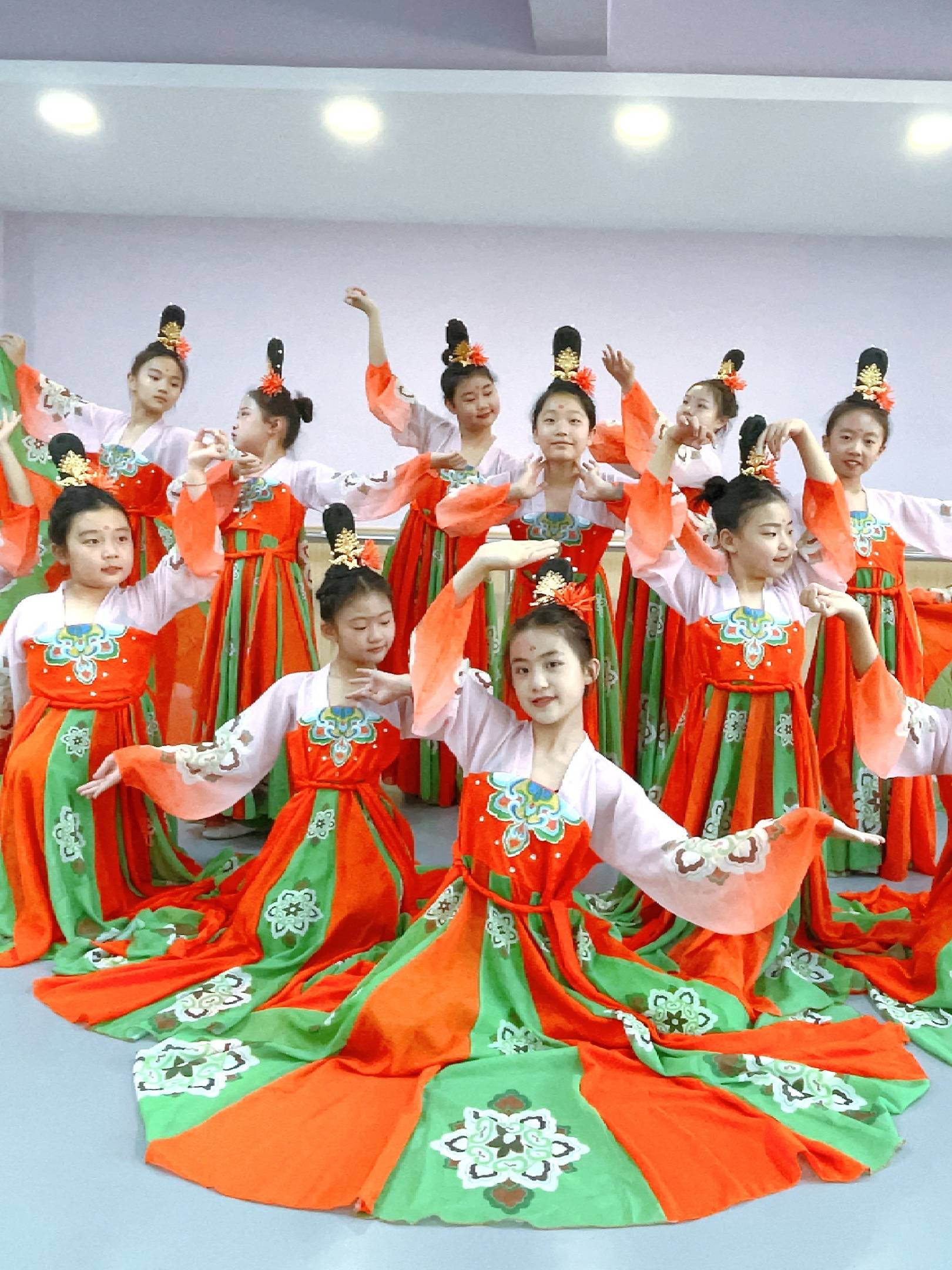 Classical Dance Tang Yin Dance Series Female Female China Fan Dance New Set Performance Series Long Skirt Term Tie Tang Yin