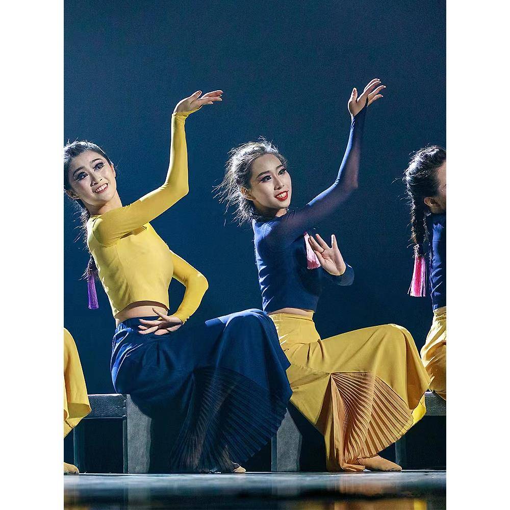 Springing Federal Gala Puqiao the same night performing the bridge