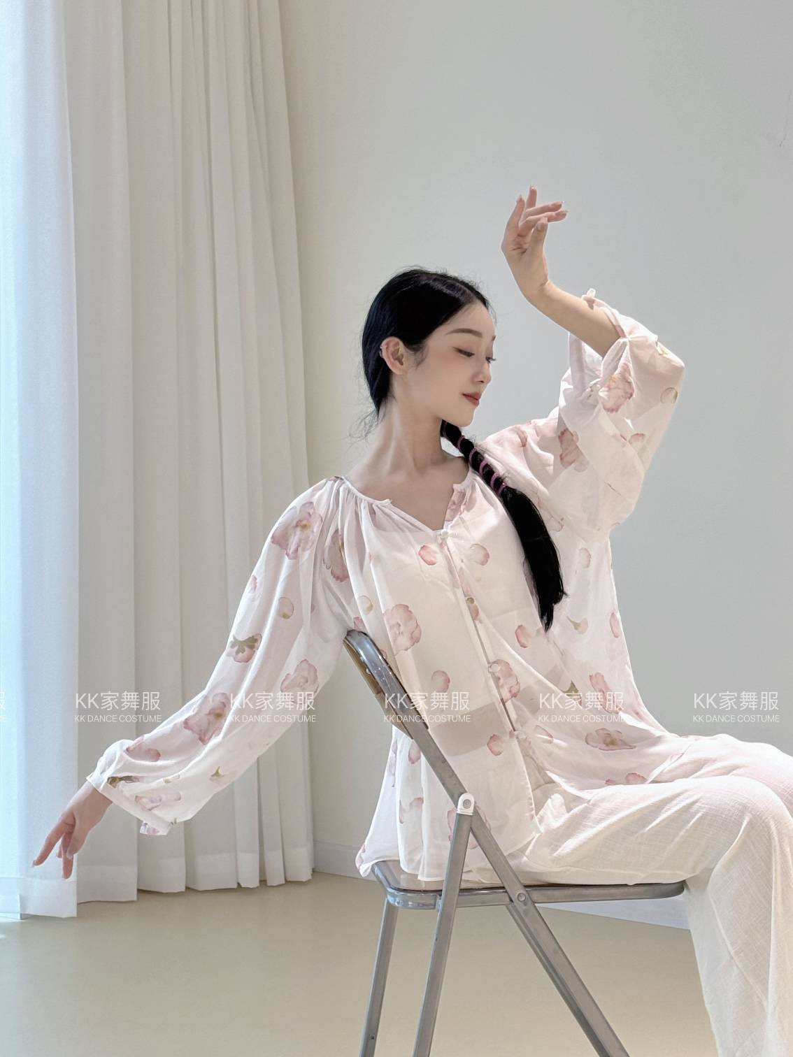 KK family petal print shirt classical dance service modern dance service practice service Chinese dance service short and thin elegance
