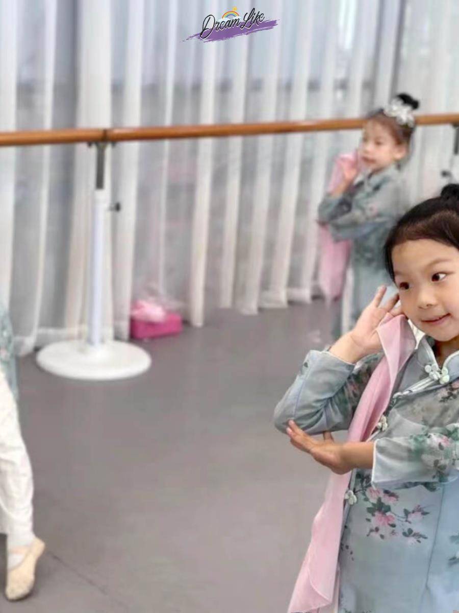 Tao Xiaomei Jiangnan Girl Dance Performance Service Children's Classical Dance Cheongsam Chinese Wind Girls' Severe Body Charm