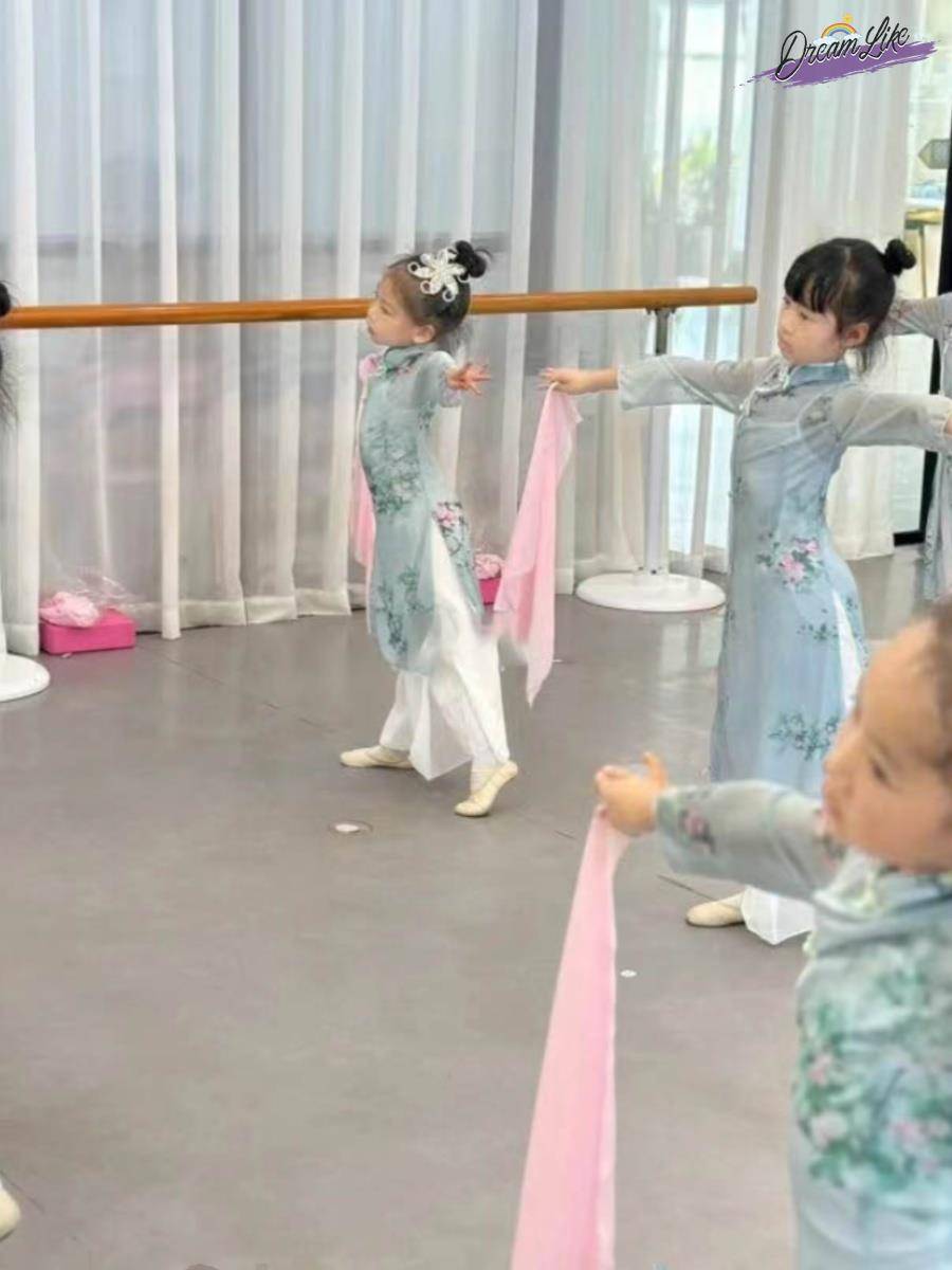 Tao Xiaomei Jiangnan Girl Dance Performance Service Children's Classical Dance Cheongsam Chinese Wind Girls' Severe Body Charm