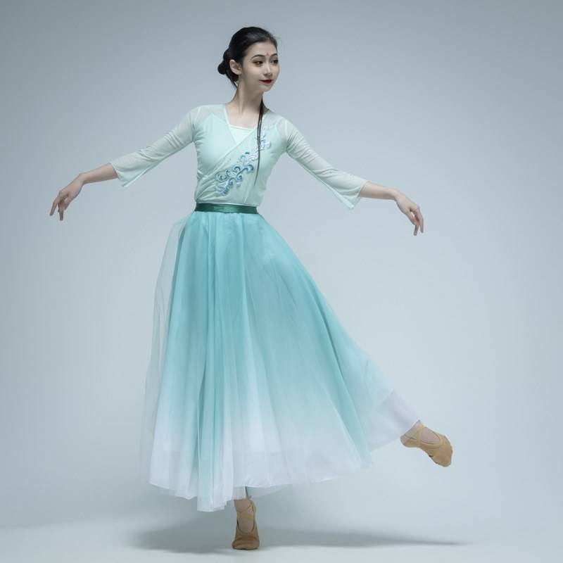 This year's popular classical dance performances, women's elegant new service, Ji Yuchun, umbrella dance, Hantang University