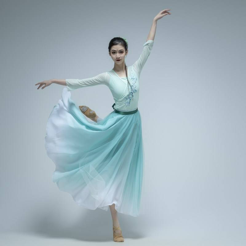 This year's popular classical dance performances, women's elegant new service, Ji Yuchun, umbrella dance, Hantang University
