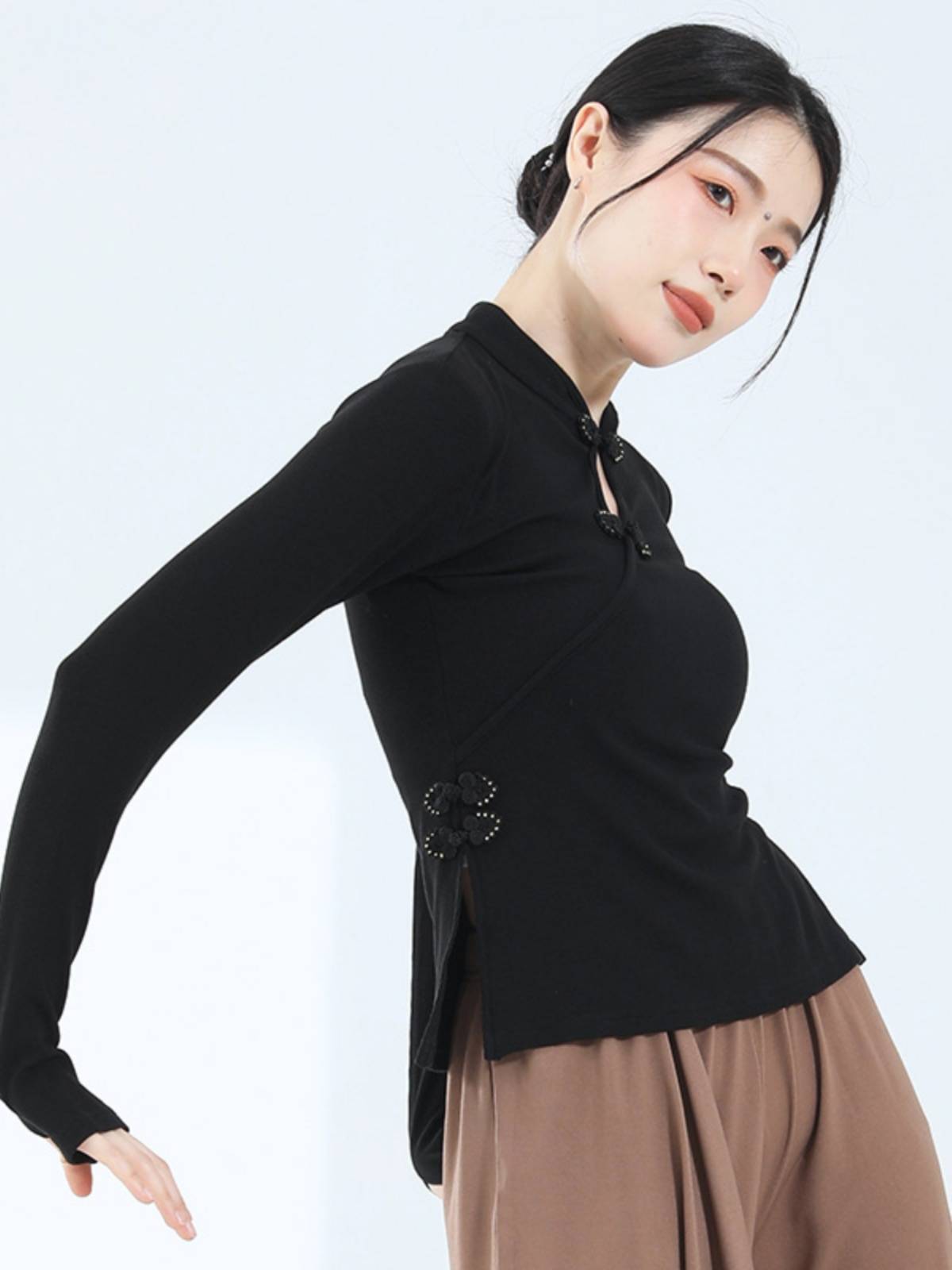 Classical dance dance clothing fashion hollowed -out plate buckle cheongsam collar long sleeve slim body thin body clothing exercises