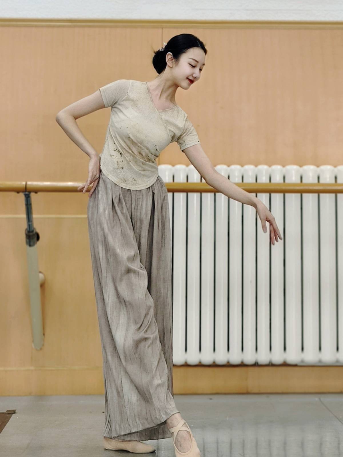 Classical dance exercise girls in summer new Chinese national wind short -sleeved dancing shirt Modern dance suit printing body charm