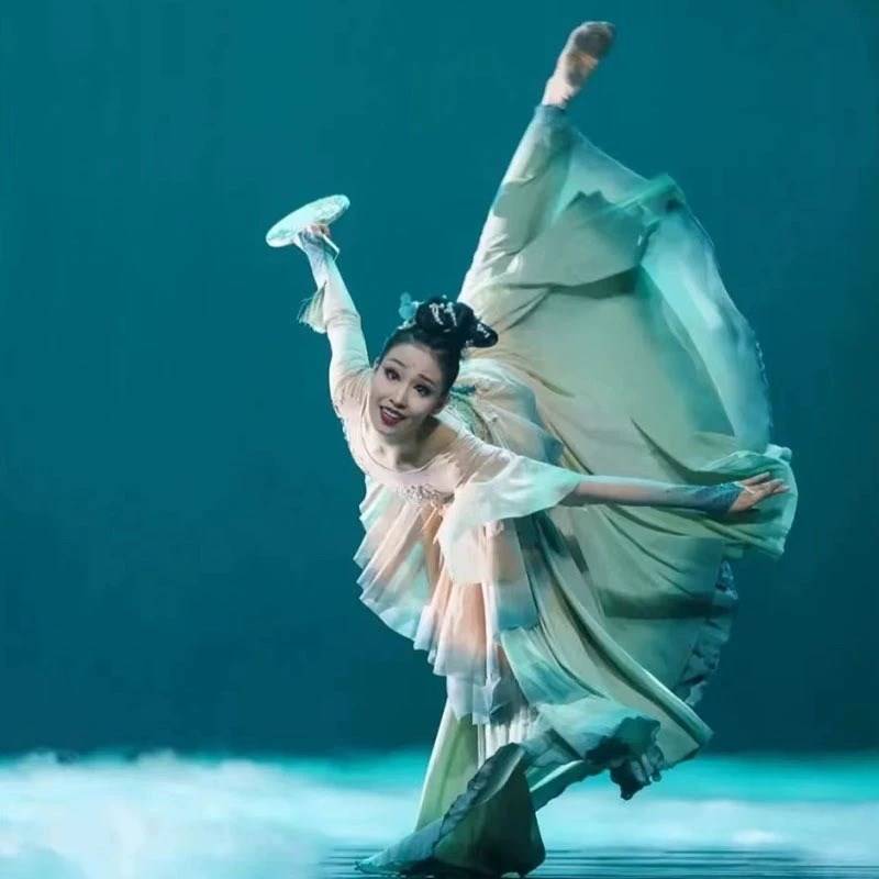 The new dress for the "Drunk Qingbo Dance costume" is gradually becoming a classic Chinese girl