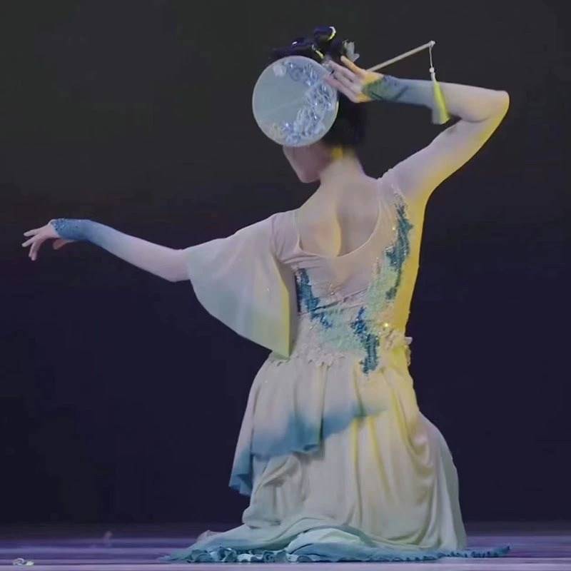 The new dress for the "Drunk Qingbo Dance costume" is gradually becoming a classic Chinese girl