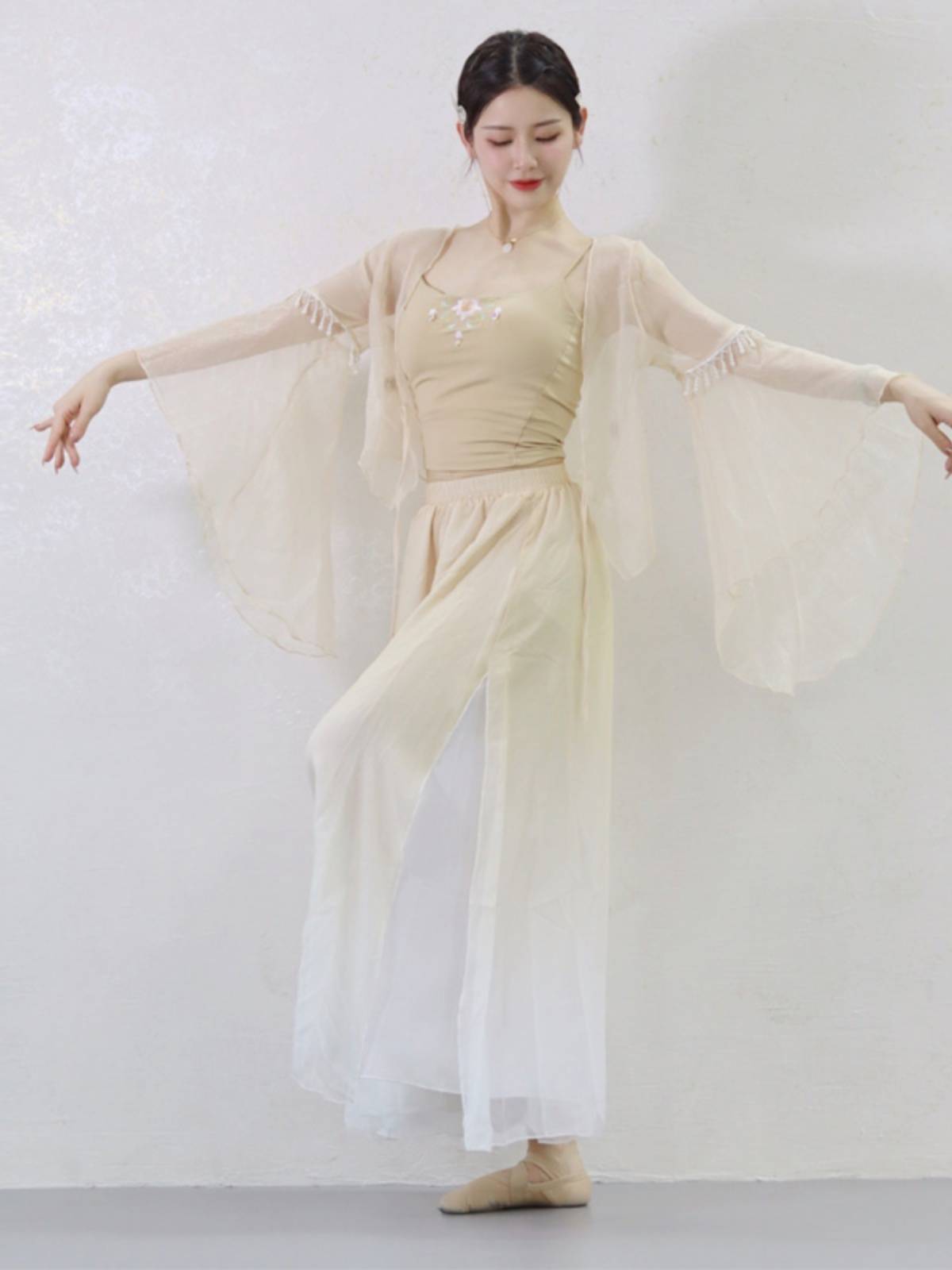 Qing Yi Qian's classic dance dress girl Zhong Yi Zhong Zhong Zhong Zhong Zhong
