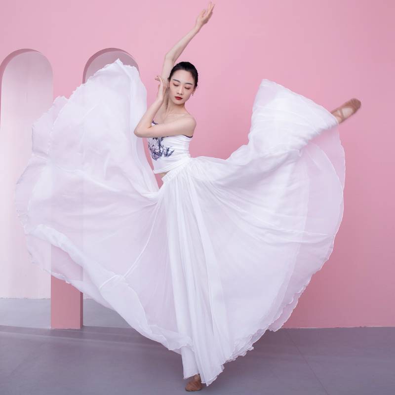 Spot Liu Ge Dance Server Classical Dance Great Skirt Performance Followed for Chinese Dance Dance Dance Dance.