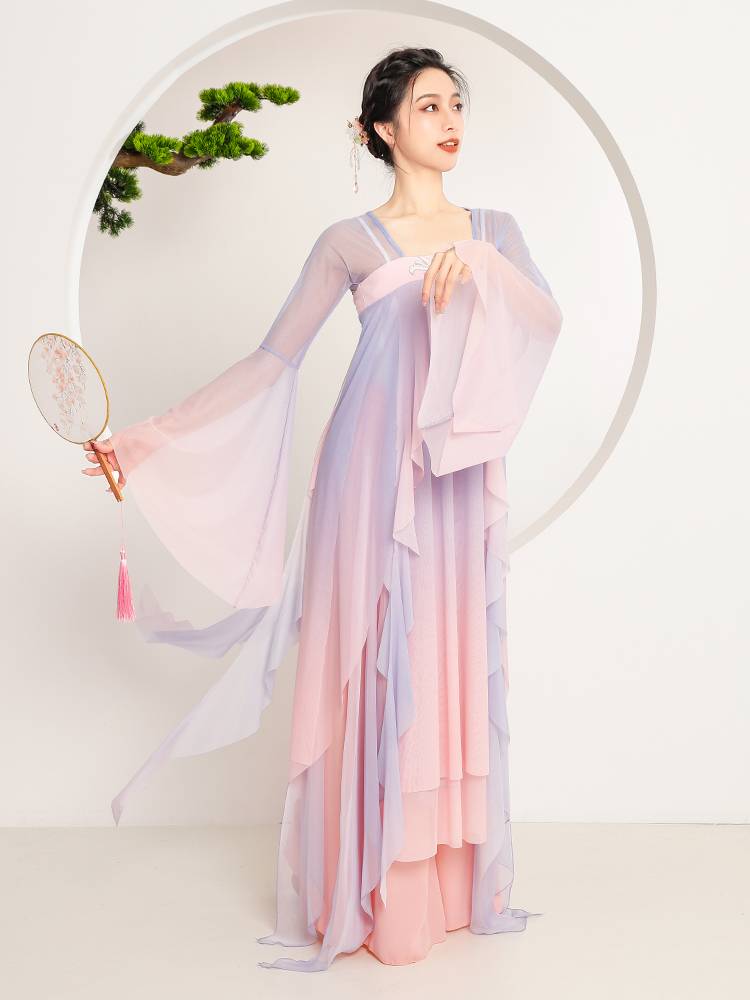 After the city dance, the classical dance gradient Saito Yao Yaoguang dance practice service shows the flower raft Chinese dance service