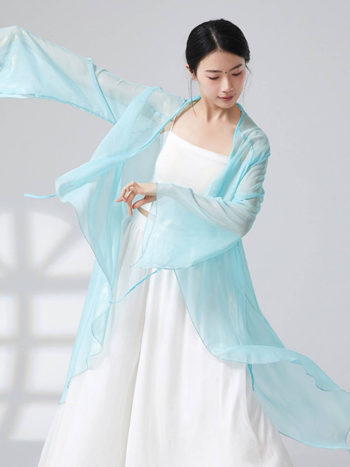 In the past life and this life, the ancient Chinese jazz's new white snake dance clothes ancient style and elegant gauze, elegant stage