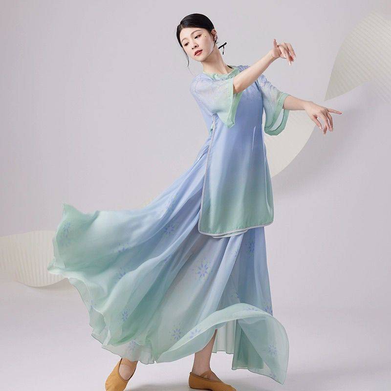 A three-piece set of blue-dressed smoker clothes for the Han-tang dance dress girl