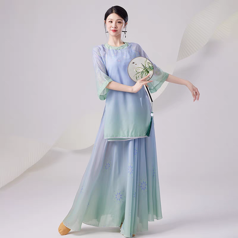 A three-piece set of blue-dressed smoker clothes for the Han-tang dance dress girl
