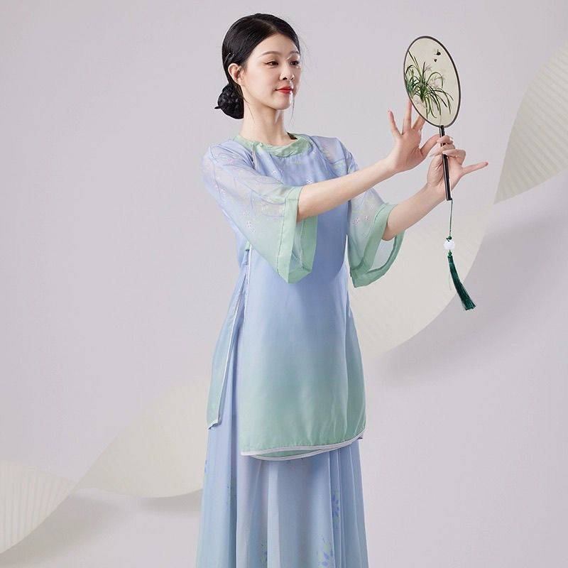 A three-piece set of blue-dressed smoker clothes for the Han-tang dance dress girl