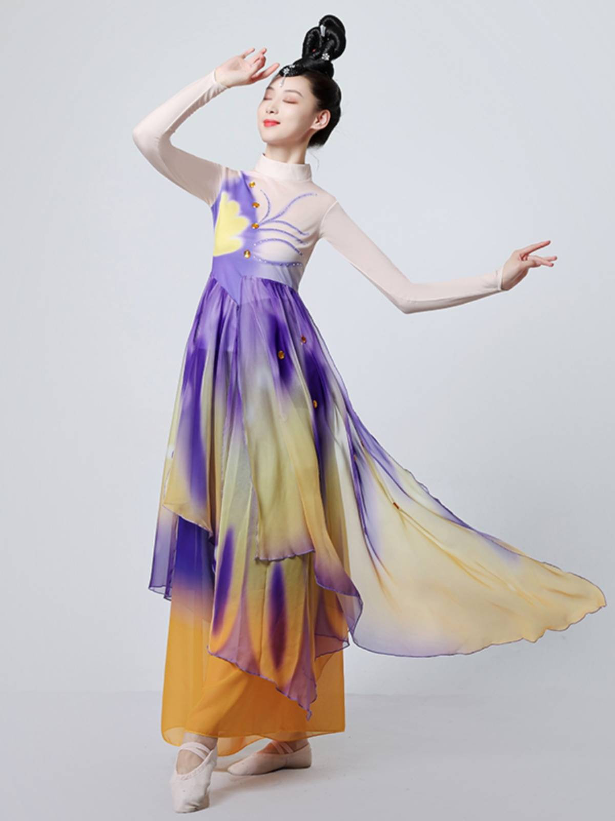 The new classical dance eighteen butterfly dream butterfly flying dance art test is elegant and gradient dance, fan dance watch, fairy