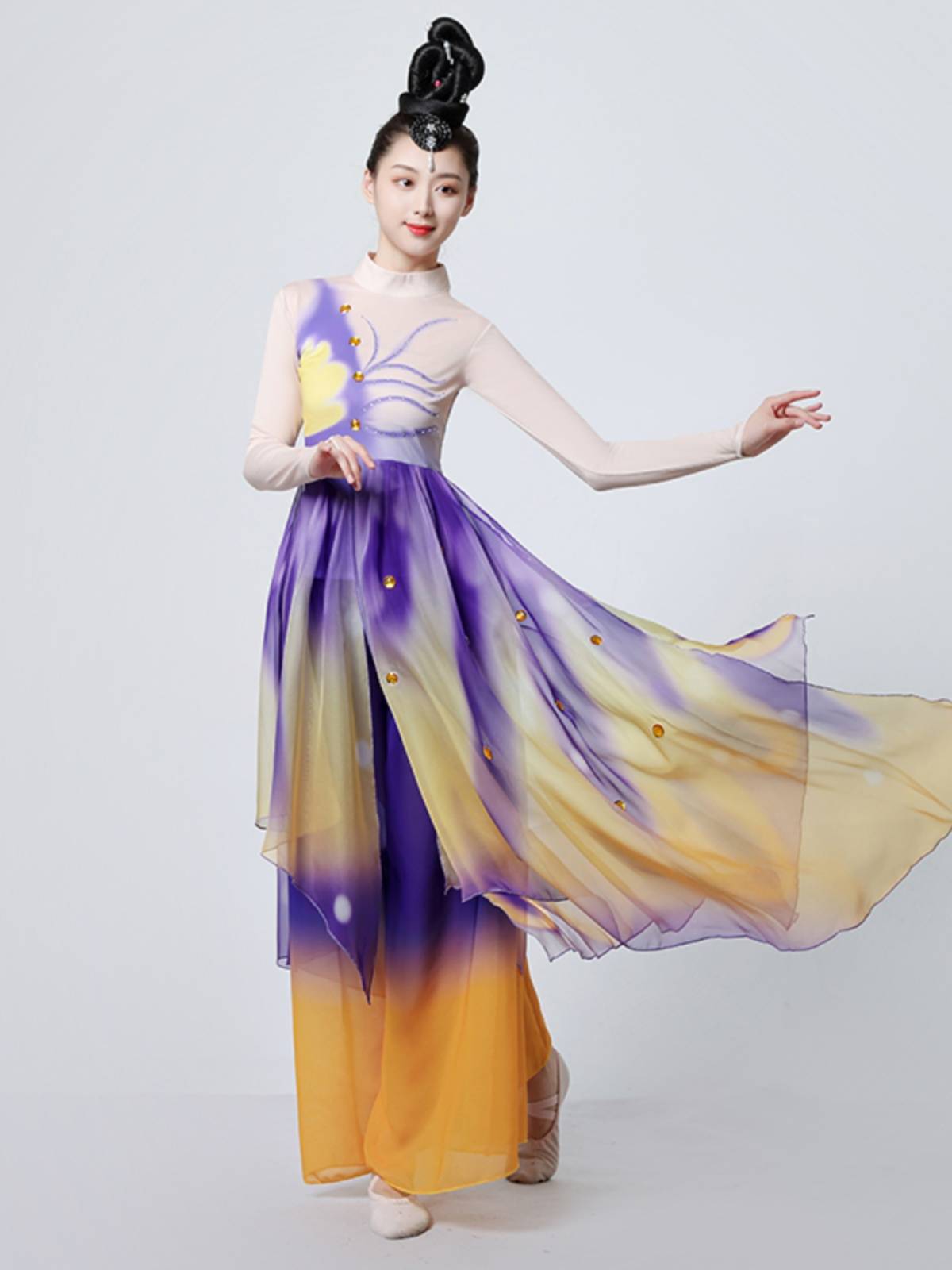 The new classical dance eighteen butterfly dream butterfly flying dance art test is elegant and gradient dance, fan dance watch, fairy