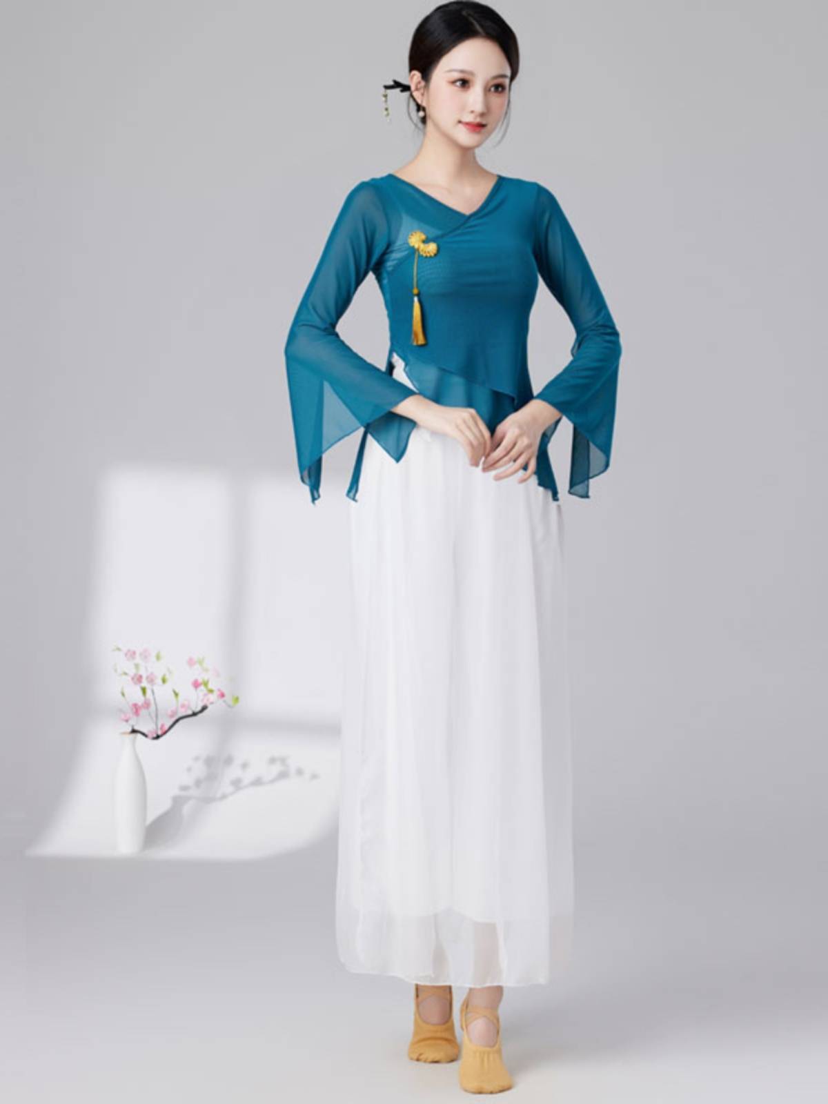 Classical dance elegant gauze body rhyme new performance service female Chinese style fairy training skills dance dance girl