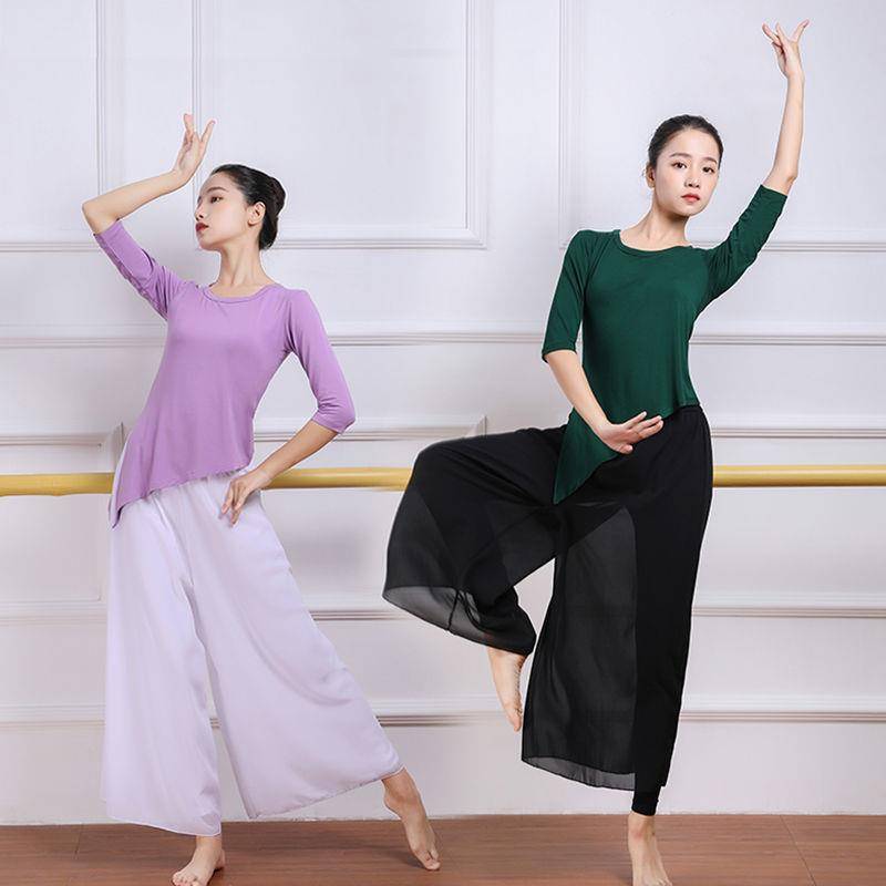 Mordell dances in her blouse and bouquets. Chinese summer dances in broad legs