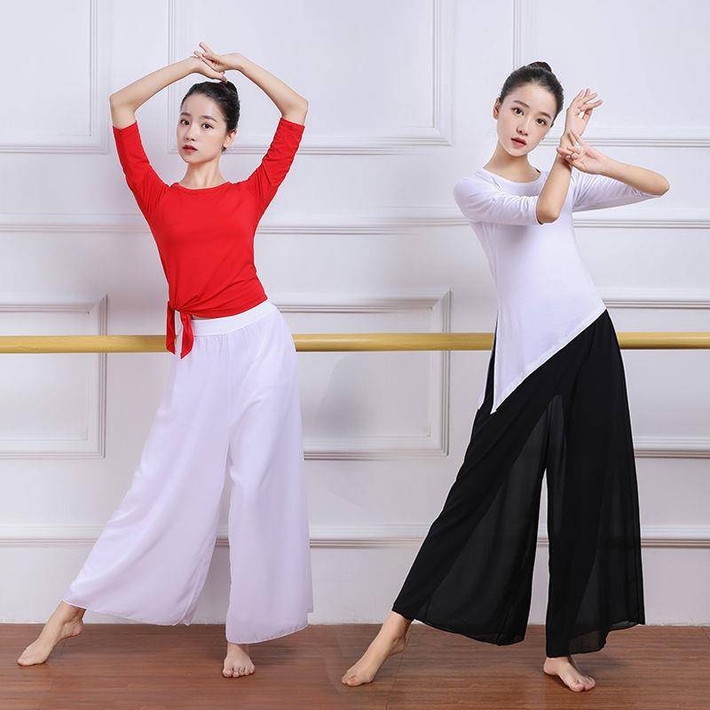 Mordell dances in her blouse and bouquets. Chinese summer dances in broad legs