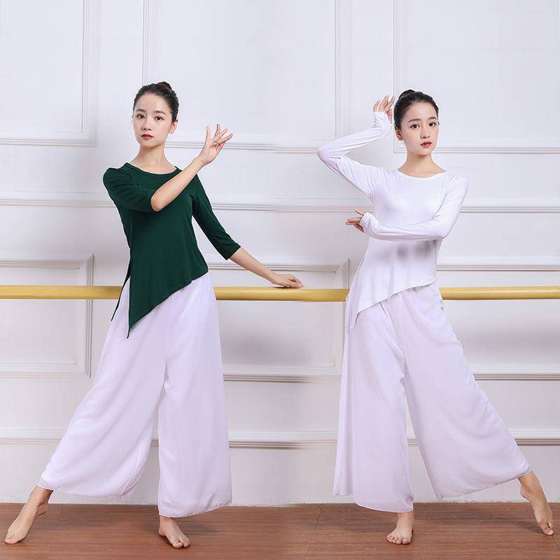 Mordell dances in her blouse and bouquets. Chinese summer dances in broad legs